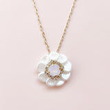 pretty flower (white/necklace)